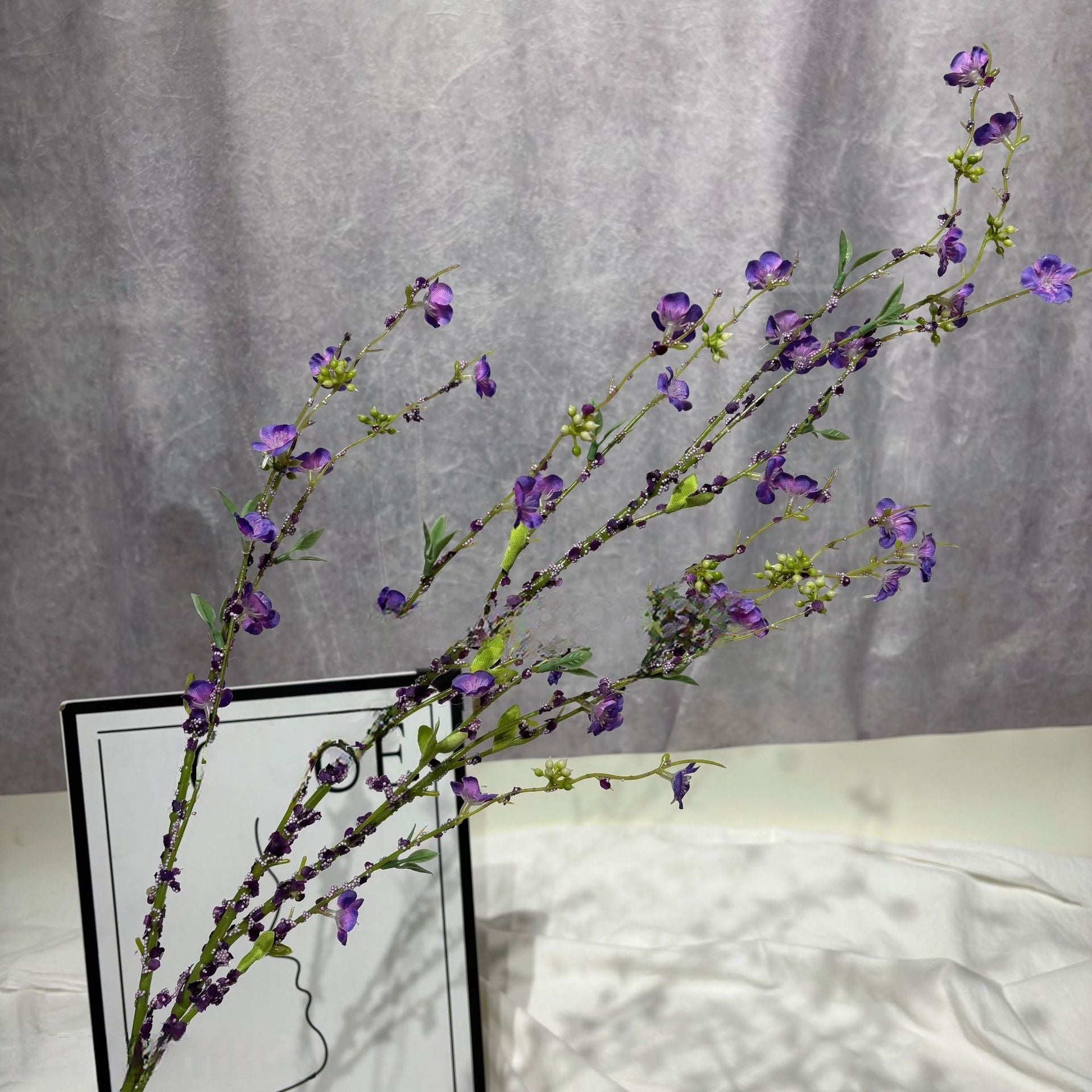 Conjunto de Flores Artificiales Negras y Rosas – Decoración Moderna para Fondo de Fiesta de Cumpleaños con Arreglo Floral Falso FA-255
