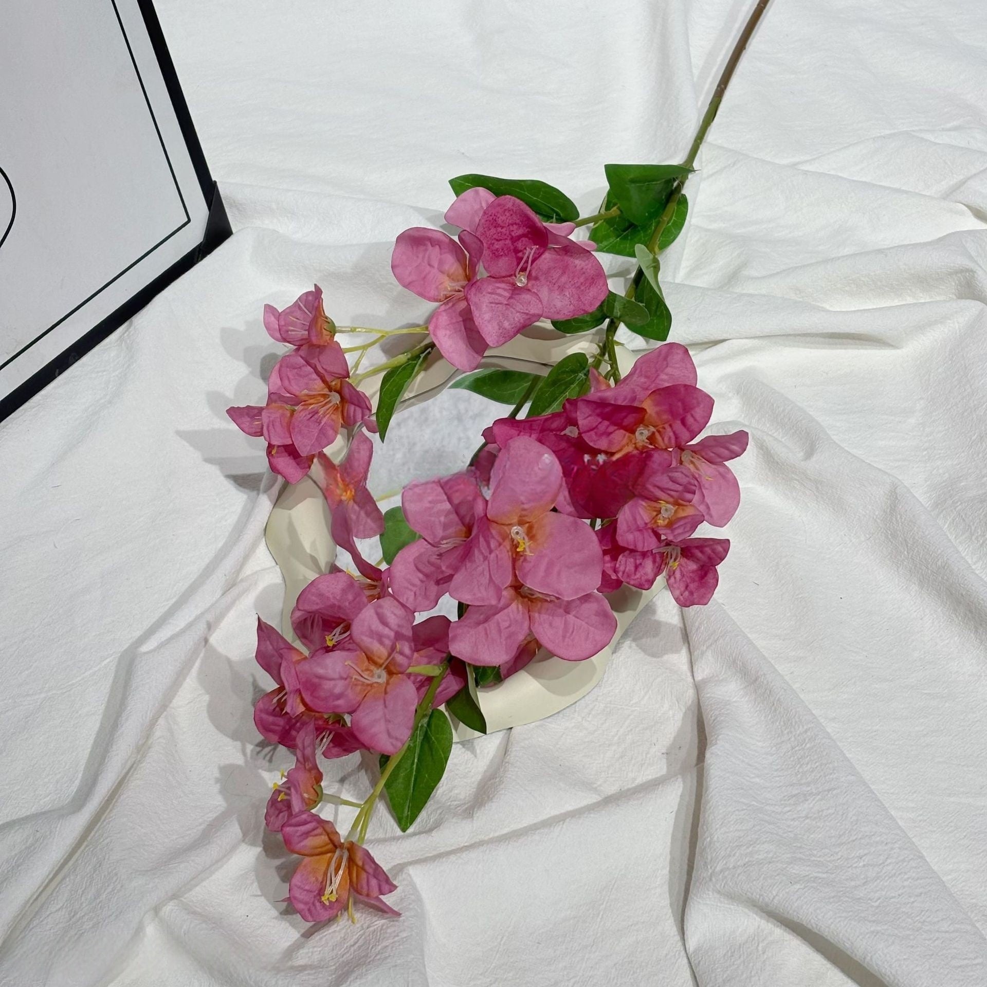 Conjunto de Flores Artificiales Negras y Rosas – Decoración Moderna para Fondo de Fiesta de Cumpleaños con Arreglo Floral Falso FA-255