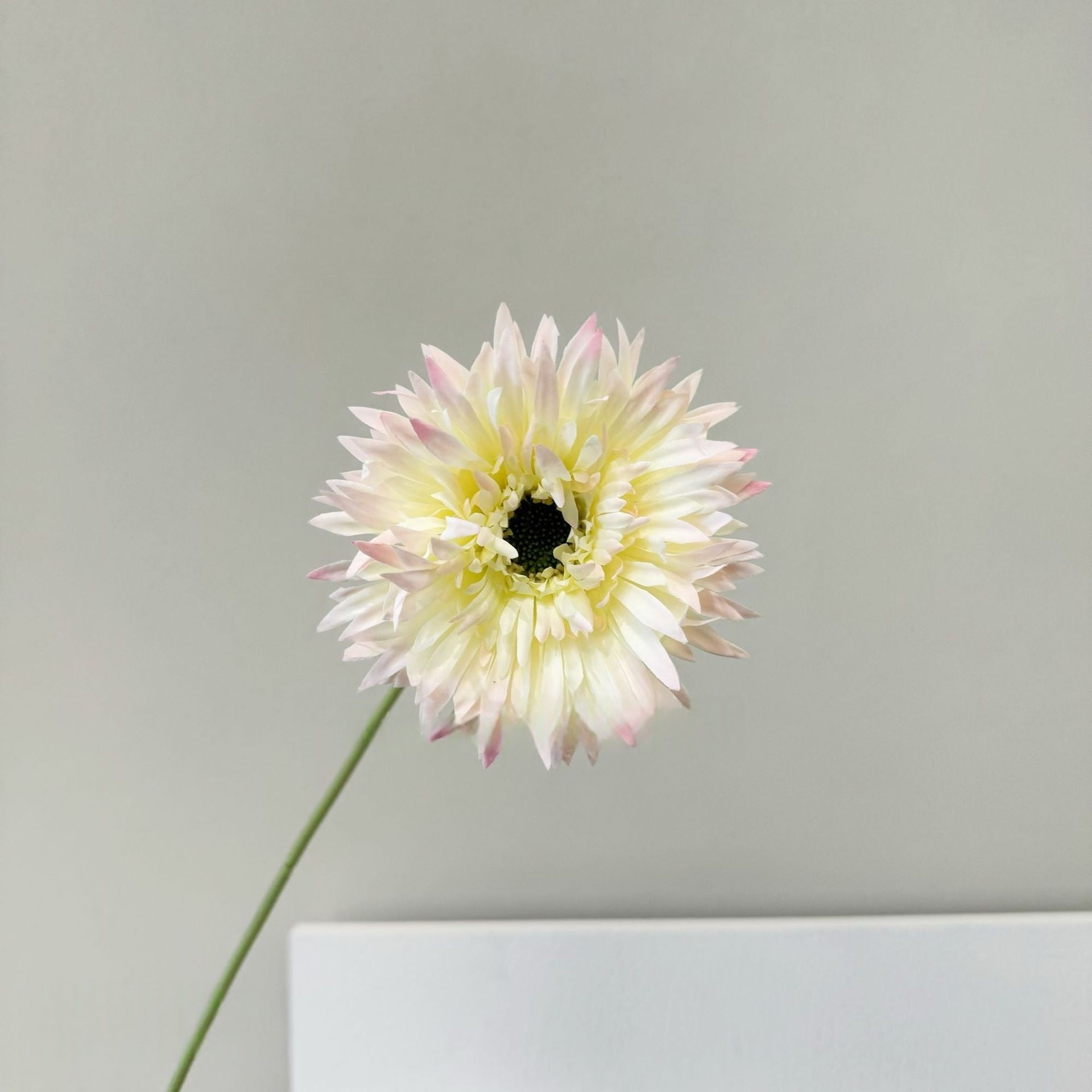 Schwarz-rosa Kunstblumen-Set – Moderne Geburtstagsparty-Hintergrunddekoration mit Kunstblumenarrangement FA-255
