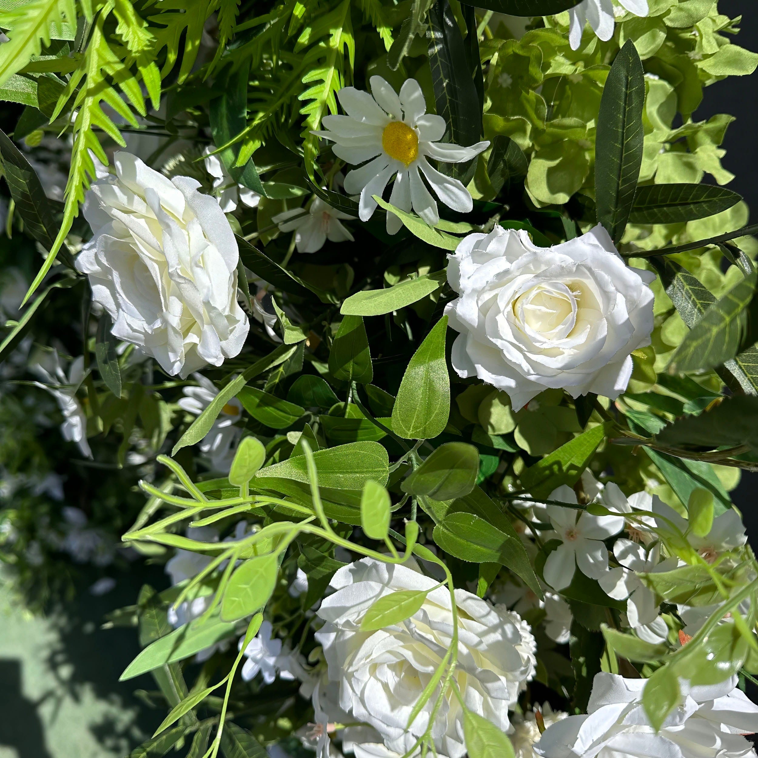 Arche florale élégante en forme de lune pour cérémonie de mariage - Arche de fleurs artificielles pour mariages, événements et occasions spéciales