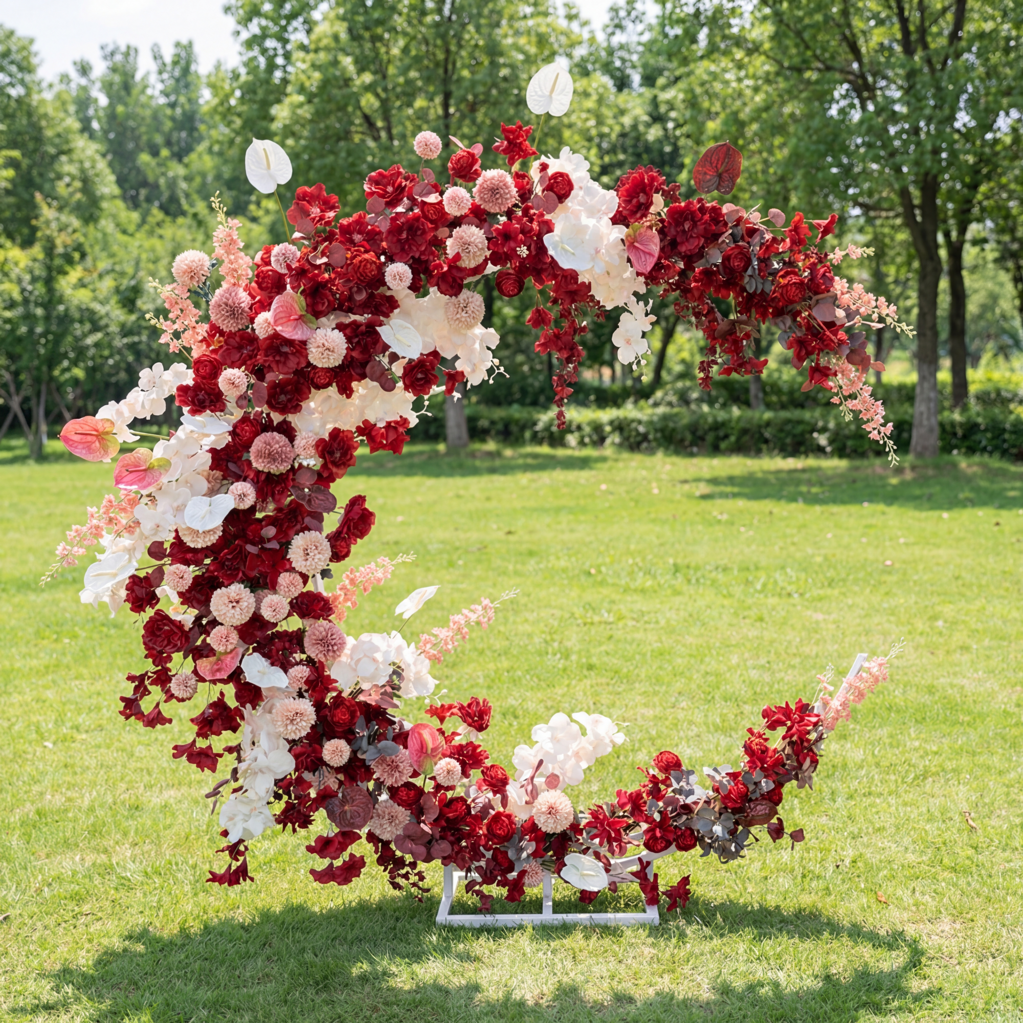 Arche florale élégante en forme de lune pour cérémonie de mariage - Arche de fleurs artificielles pour mariages, événements et occasions spéciales