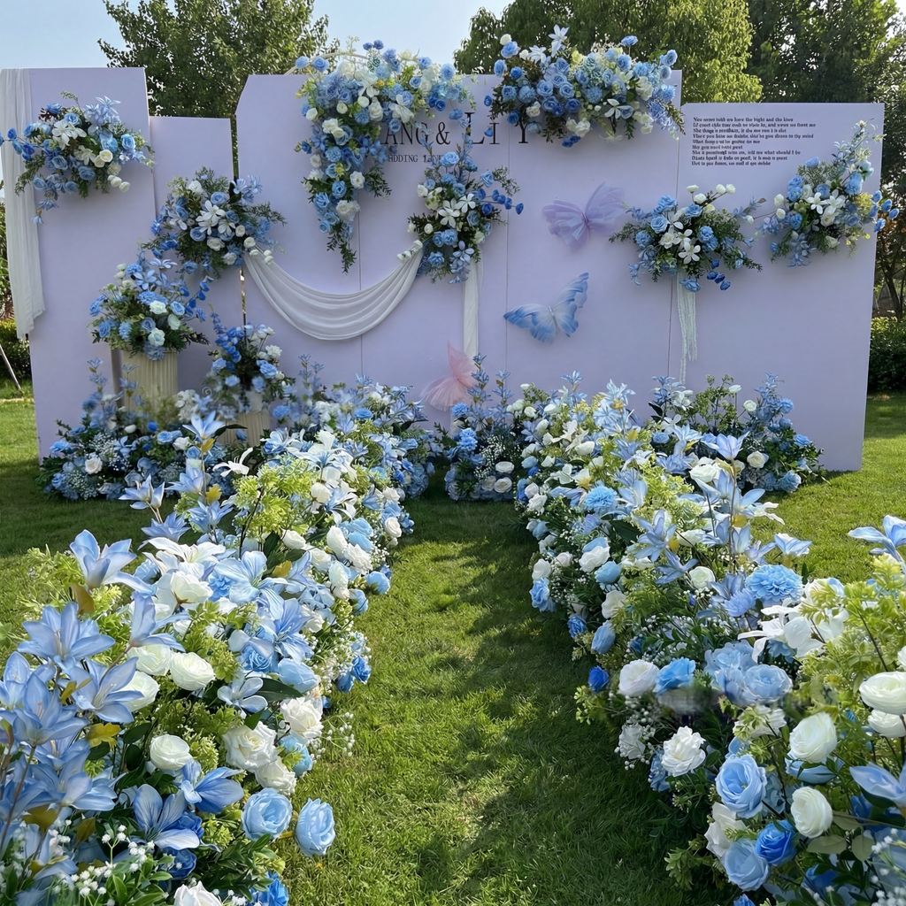 エレガントな青と白の花柄ウェディングアーチ、人工花のアレンジメント