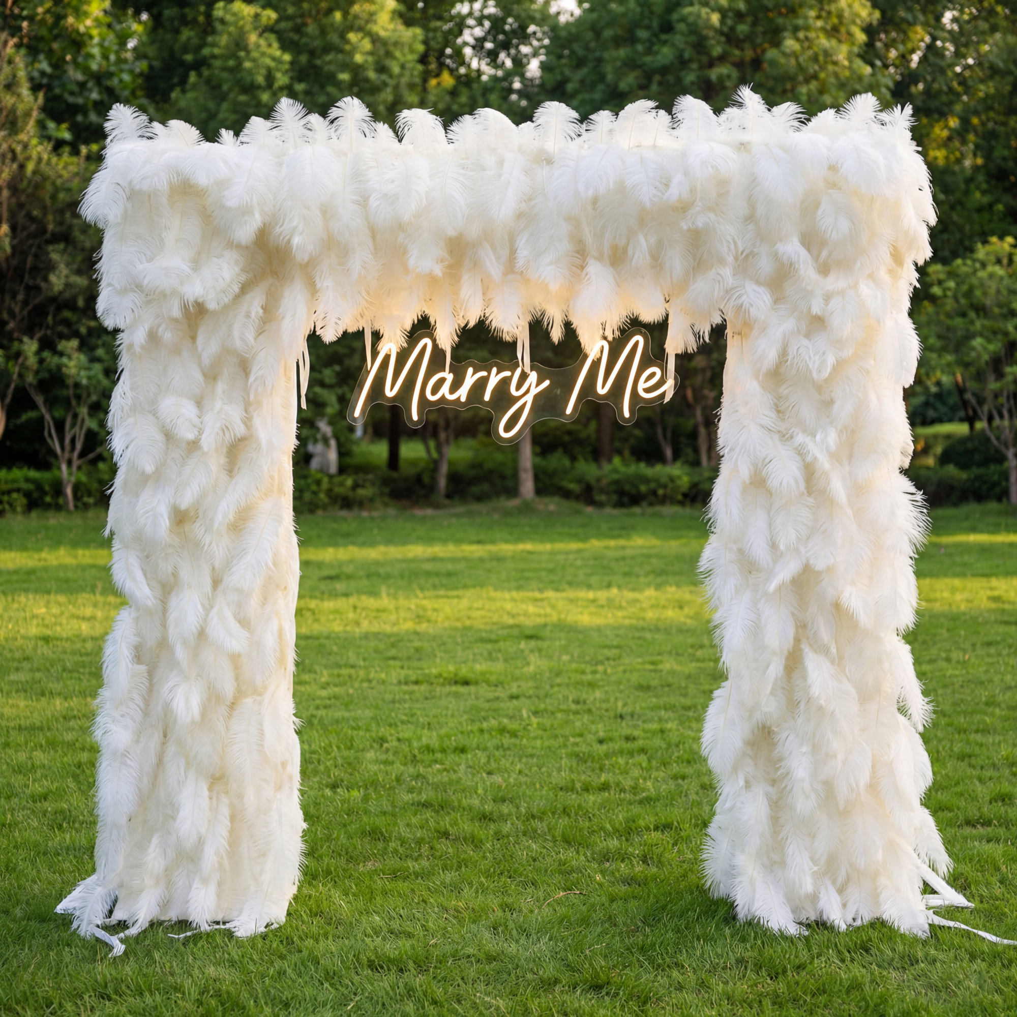 Eleganter Blumenbogen in Mondform für die Hochzeitszeremonie – Künstlicher Blumenbogen für Hochzeiten, Veranstaltungen und besondere Anlässe