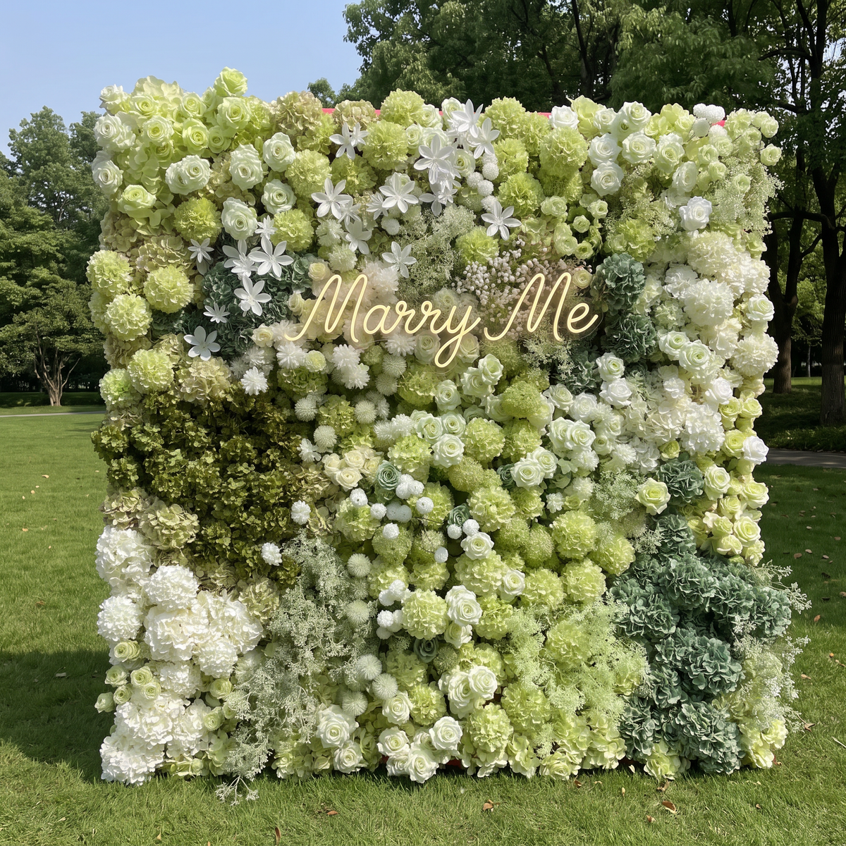 バラーフラワーロールアップファブリック人工鮮やかな緑の草壁結婚式