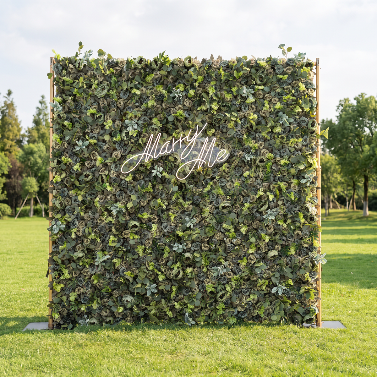 Valar Flower Bosque Encantado – Una Mezcla Densa de Vegetación Variada con Sutiles Acentos Blancos – Una Pared Verde Ideal VF-222-3