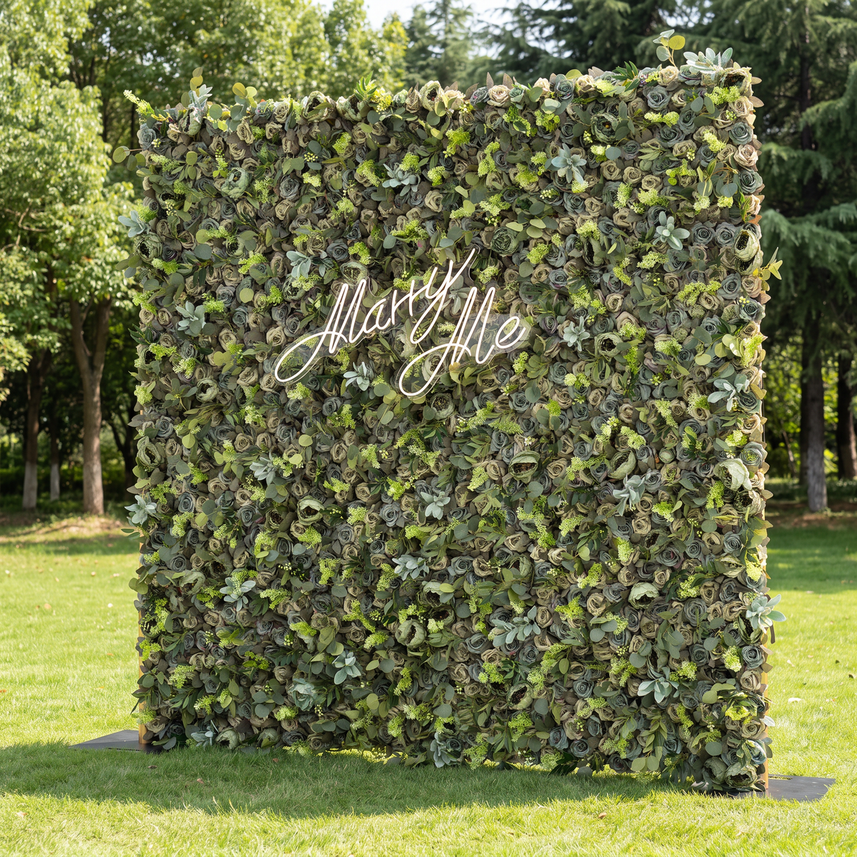 Valar Flower Bosque Encantado – Una Mezcla Densa de Vegetación Variada con Sutiles Acentos Blancos – Una Pared Verde Ideal VF-222-3