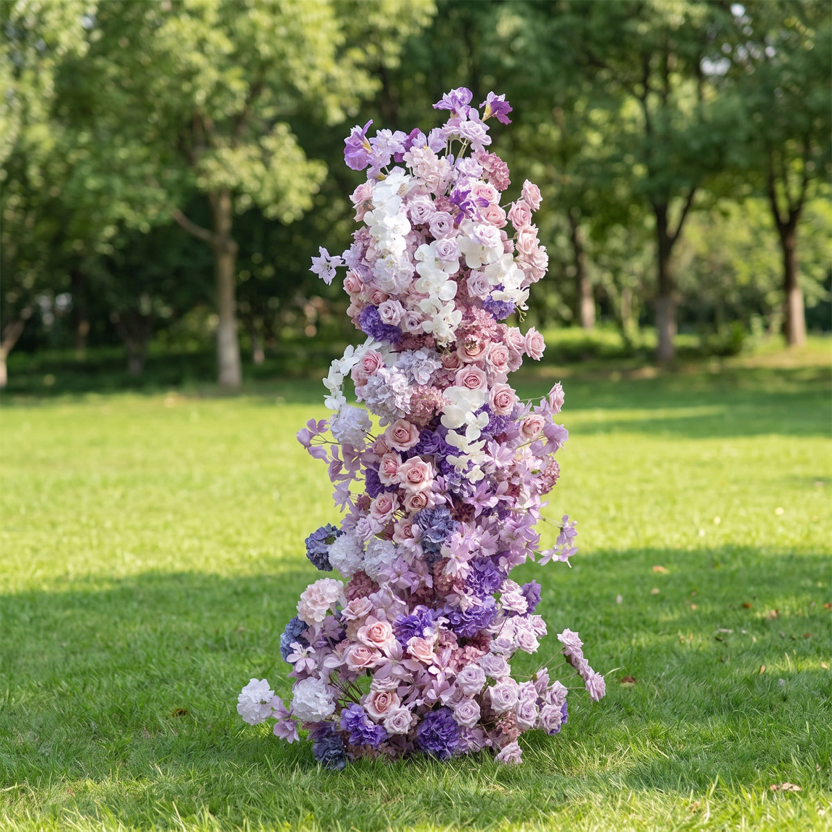 Eleganter Blumenbogen in Mondform für die Hochzeitszeremonie – Künstlicher Blumenbogen für Hochzeiten, Veranstaltungen und besondere Anlässe