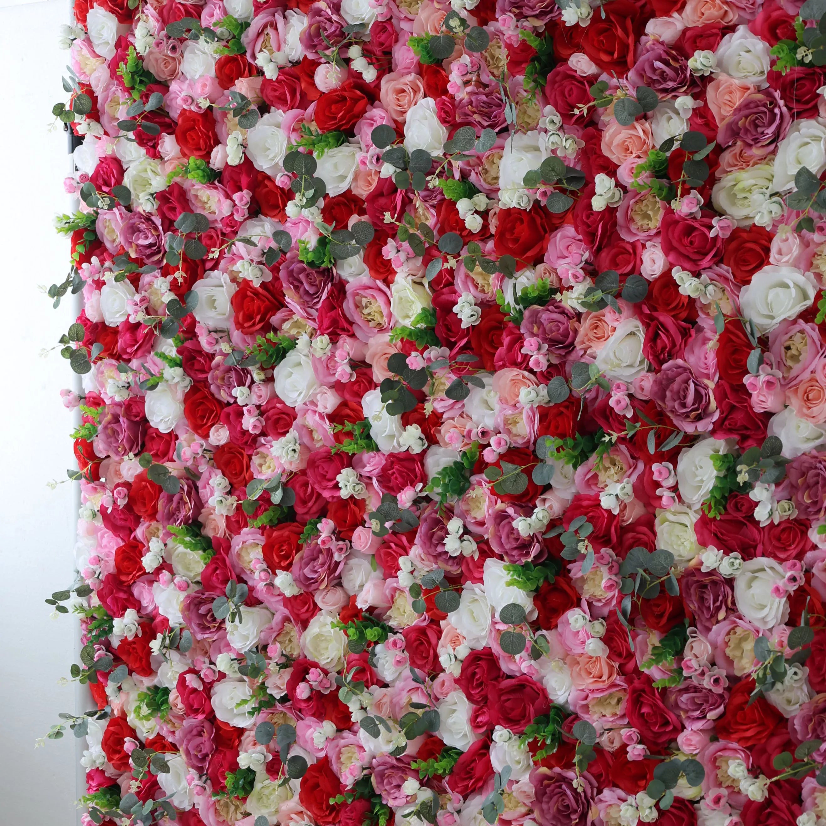زهور الفالار لفافة قماش من خشب الورد الصناعي ورود حمراء وورود بيضاء مع خضار مموه جدارية للزفاف ، ديكور حفلات زهور ، خلفية للحفلات ، مناسبة