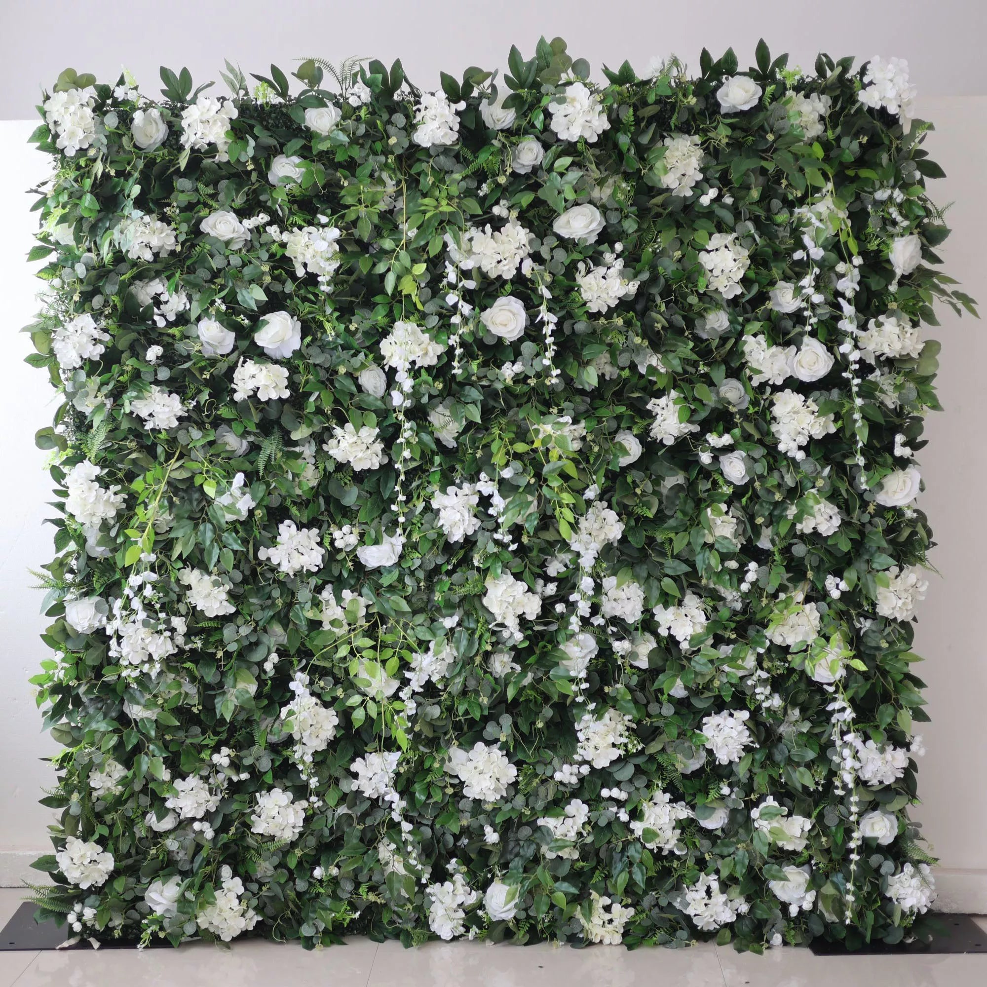 Valar Flowers Roll Up Tissu Fleur blanche artificielle et feuilles vertes vives Toile de fond murale florale pour mariage, décoration de fête florale, photographie d'événement -VF-071-4 